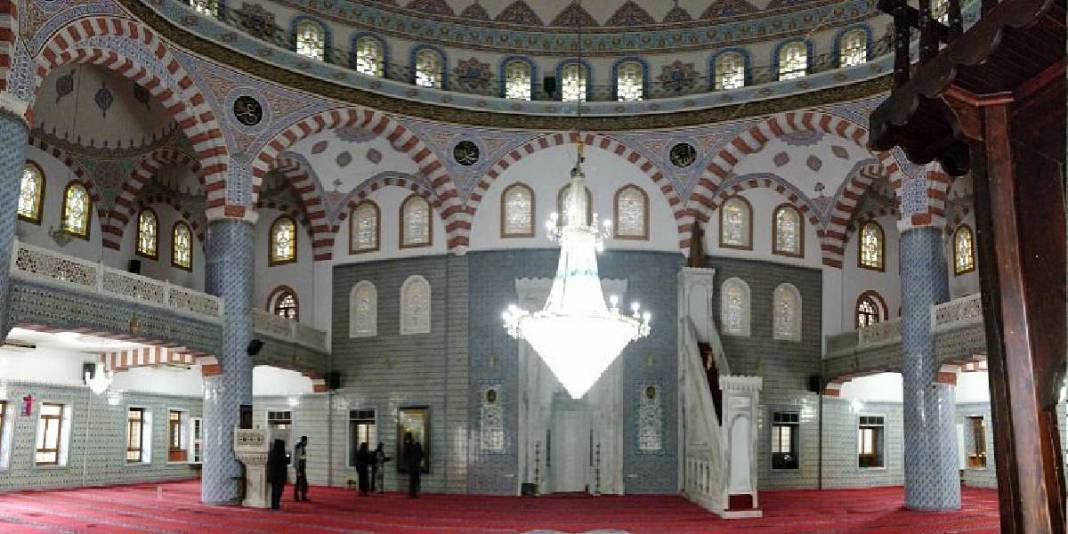 Kiliseydi cami oldu: ‘En eski ibadethane’ asırlara meydan okuyarak ziyaretçi çekiyor 2